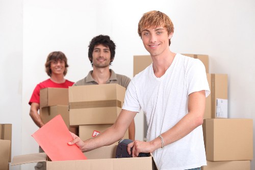House removals service covering flats and homes around West Kensington